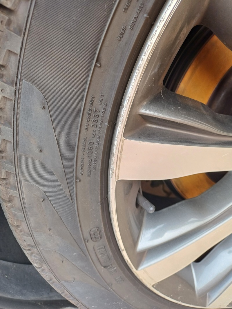 Used 2015 Range Rover Vogue SE for sale in Abu Dhabi